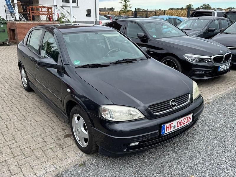 Schwarz Gebraucht 1999 Opel Astra Comfort Limousine | 2.500 € (Teuer) - Bild 1/4