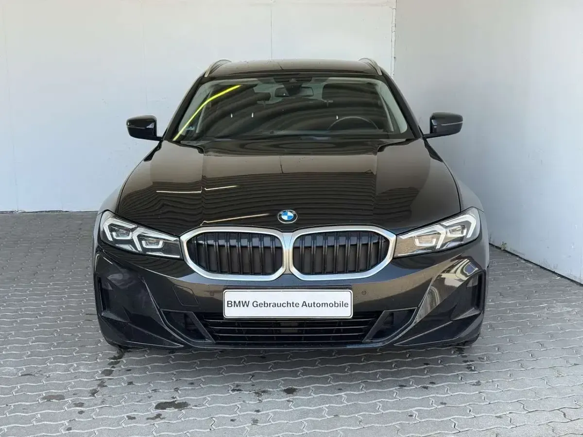 Gebraucht BMW 320 190 PS (139 kW) 2023 Schwarz Limousine