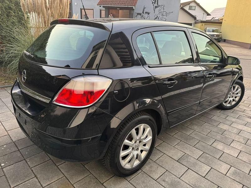 Gebraucht Opel Astra 105 PS (77 kW) 2005 Schwarz Limousine