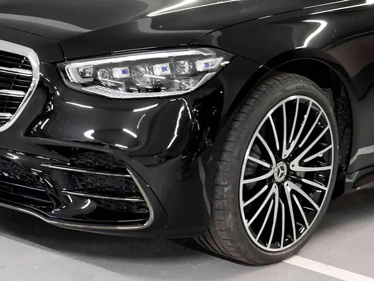 Gebraucht Mercedes S450 AMG 367 PS (269 kW) 2025 Metalliclack obsidianschwarz Limousine