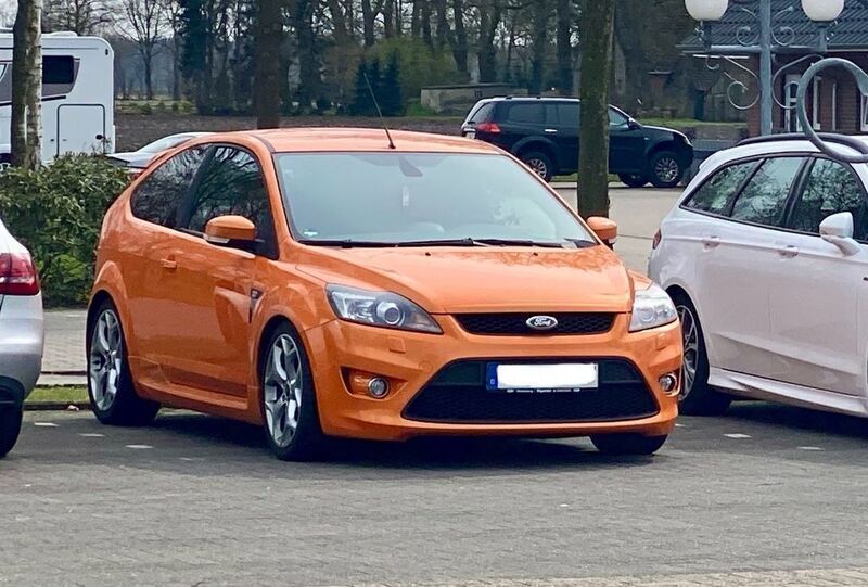 Orange Gebraucht 2008 Ford Focus ST Limousine | 9.000 € (Etwas zu teuer) - Bild 1/2
