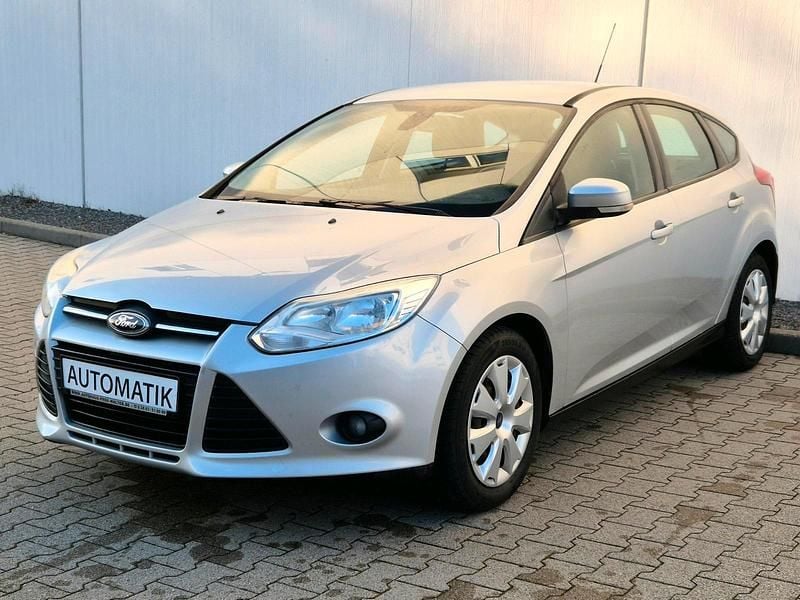 Gebraucht Ford Focus Trend 125 PS (91 kW) 2012 Silber Limousine