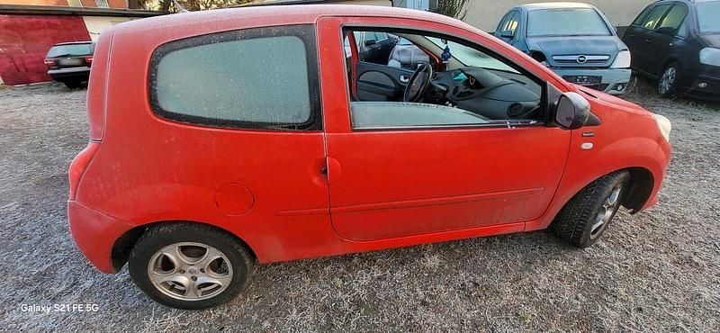 Second-hand Renault Twingo 75 CP (55 kW) 2011 Roșu Hatchback