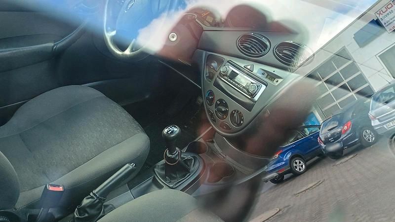 Usata Ford Focus 100 CV (73 kW) 2004 Blu Berlina