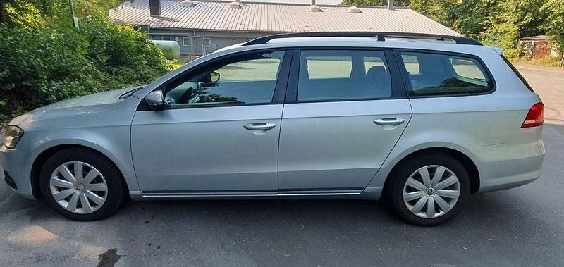 Silber Gebraucht 2012 VW Passat Trendline Limousine | 6.600 € (Fairer Preis) - Bild 1/4