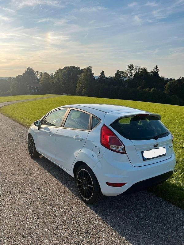 Gebraucht Ford Fiesta SYNC Edition 82 PS (60 kW) 2015 Weiß Kleinwagen