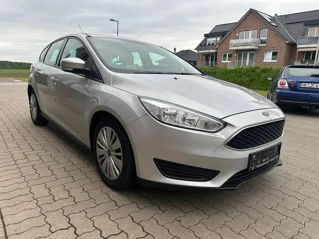 Używany Ford Focus Trend 125 KM (91 kW) 2015 Srebrny Sedan/Limuzyna