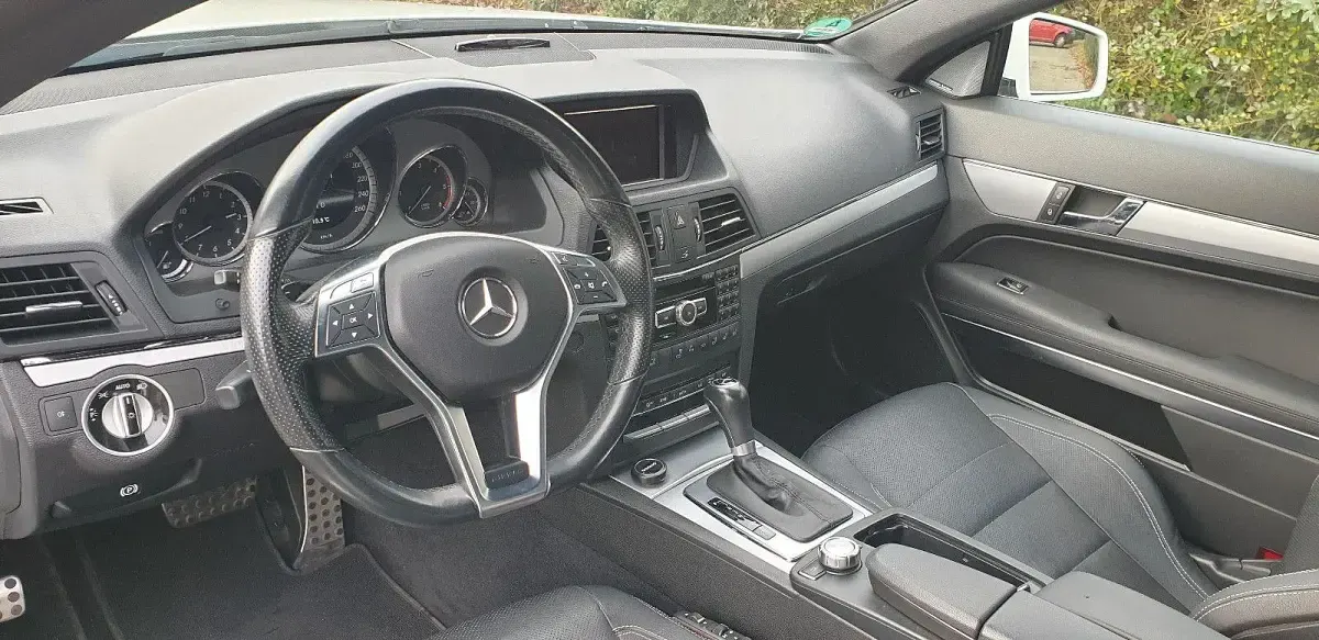 Gebraucht Mercedes E350 Avantgarde 265 PS (194 kW) 2012 Weiß Cabrio