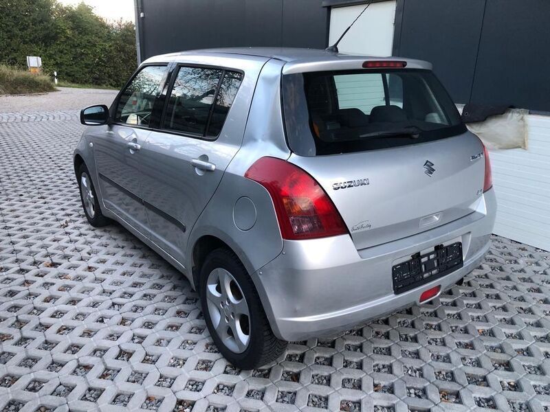 Gebraucht Suzuki Swift Club 92 PS (67 kW) 2006 Silber Kleinwagen