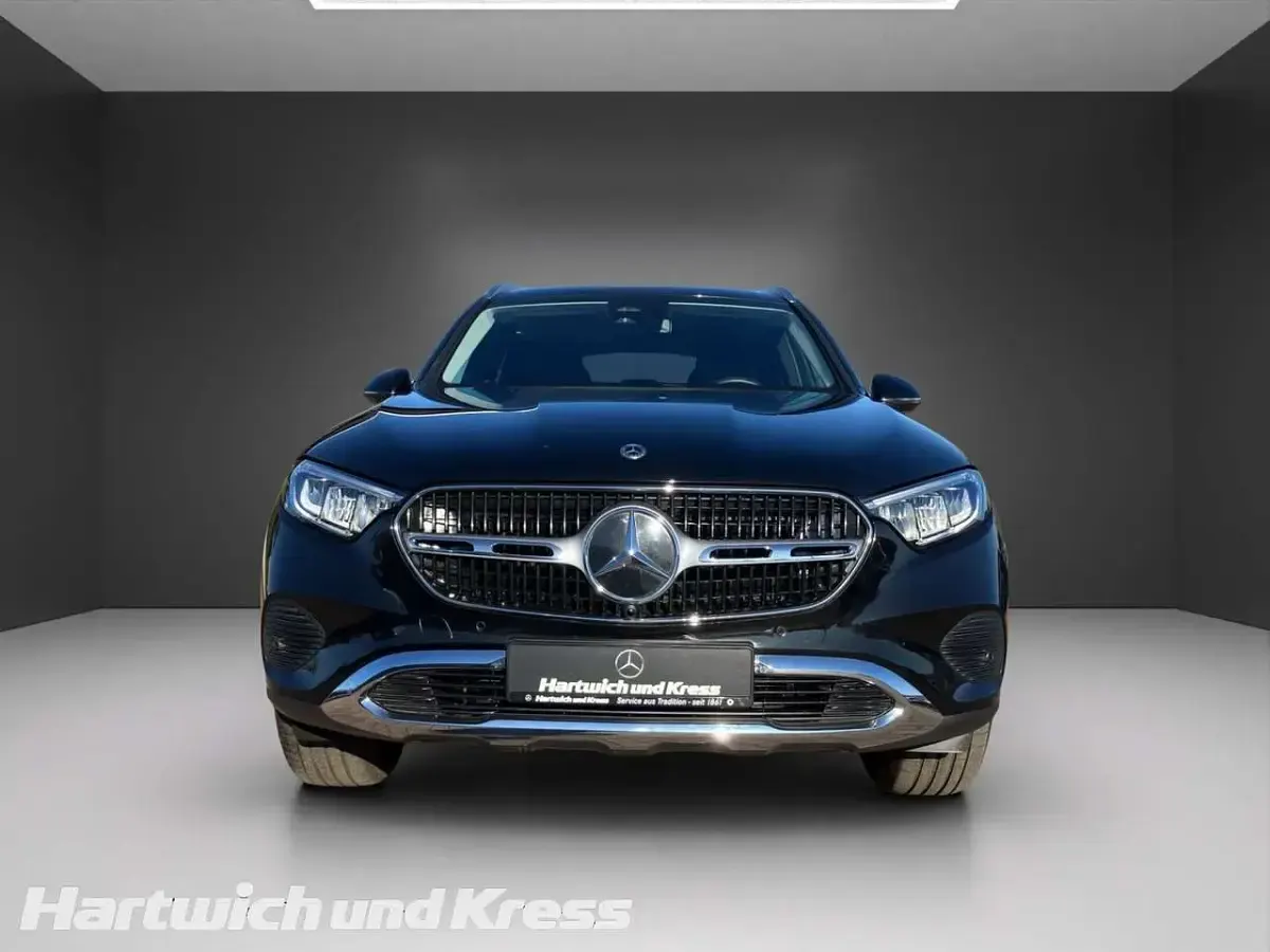 Gebraucht Mercedes GLC300e Avantgarde 313 PS (230 kW) 2024 Obsidianschwarz  lack SUV
