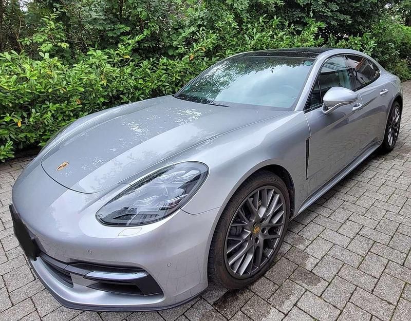 Silber Gebraucht 2017 Porsche Panamera 4S Limousine | 70.900 € (Teuer) - Bild 1/4