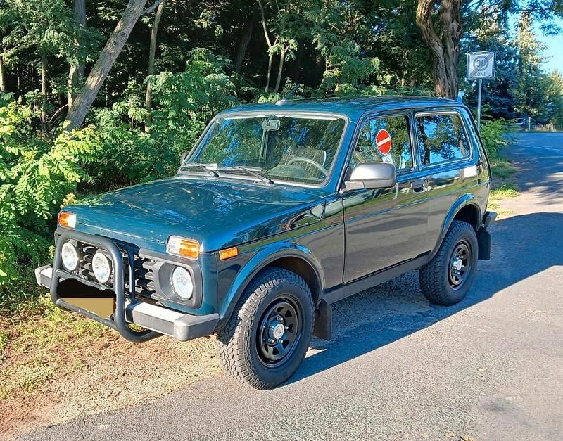 Grün Gebraucht 2020 Lada niva SUV | 14.999 € - Bild 1/4