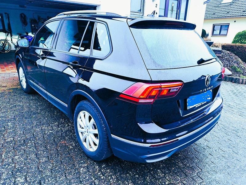 Gebraucht VW Tiguan Active 150 PS (110 kW) 2022 Schwarz SUV