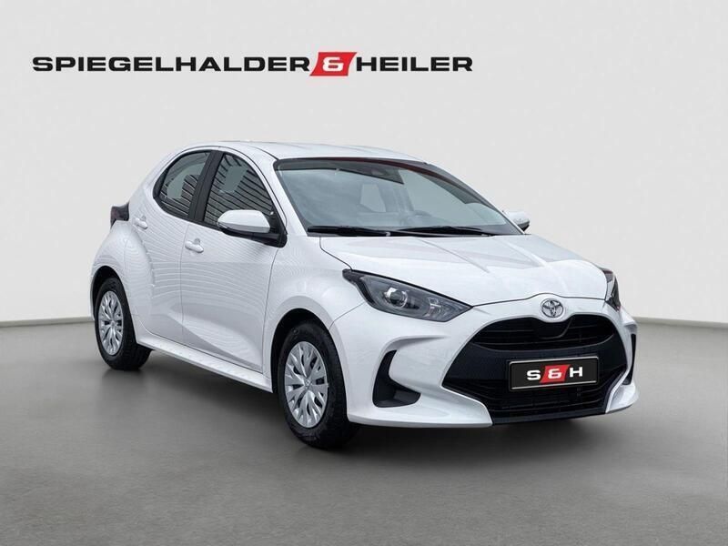 Weiß Gebraucht 2023 Toyota Yaris Comfort Limousine | 15.900 € (Fairer Preis) - Bild 1/4
