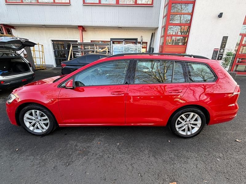 Gebraucht VW Golf VII 116 PS (85 kW) 2019 Rot Kombi