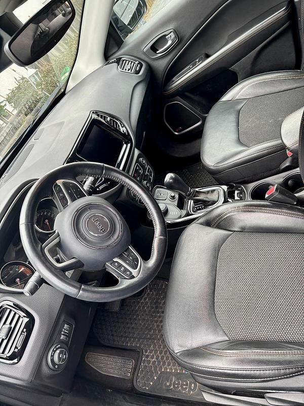 Gebraucht Jeep Compass Limited 170 PS (125 kW) 2019 Schwarz SUV
