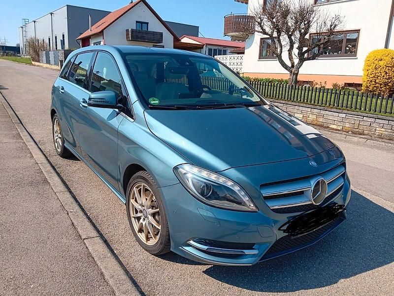 Gebraucht Mercedes B220 170 PS (125 kW) 2013 Blau Van / Kleinbus