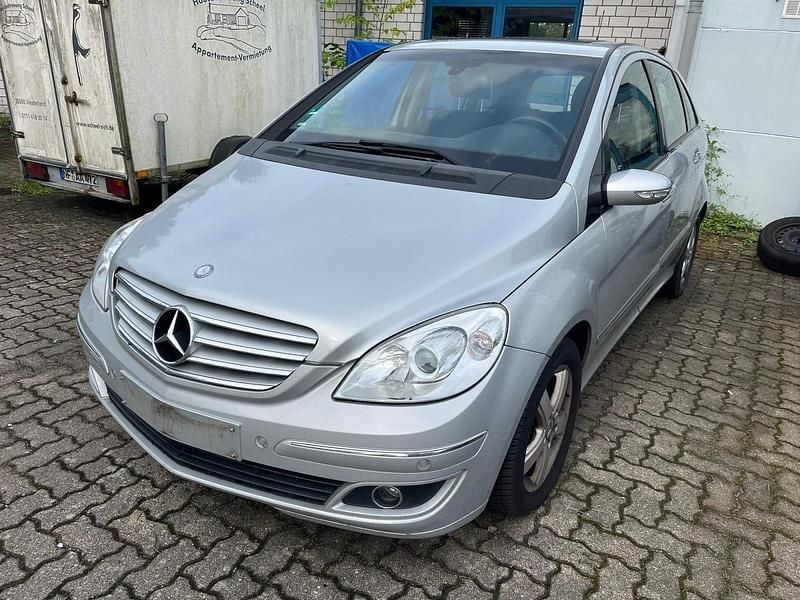 Gebraucht Mercedes B200 136 PS (100 kW) 2007 Silber Van / Kleinbus