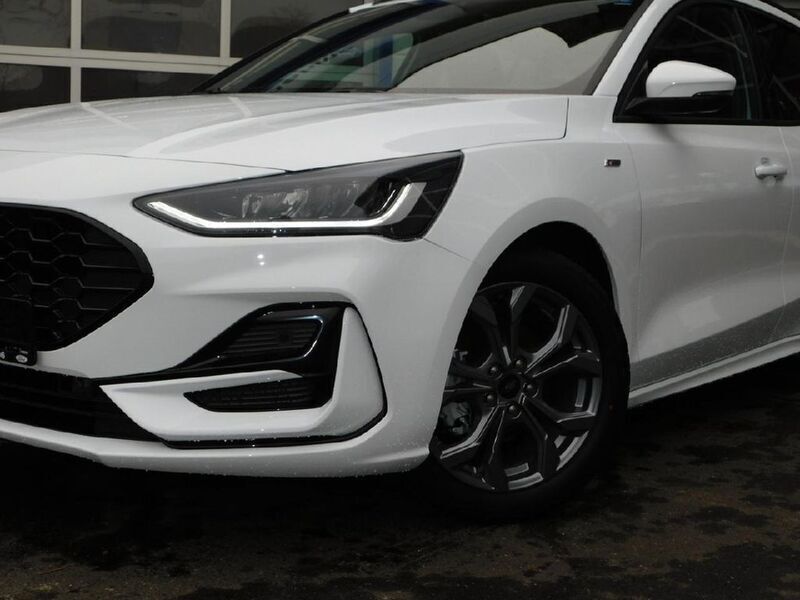 Używany Ford Focus ST-Line 125 KM (91 kW) 2024 Biały Sedan/Limuzyna