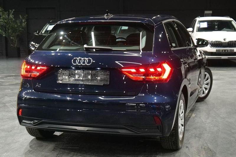 Gebraucht Audi A1 Sportback Advanced 95 PS (69 kW) 2021 Firmamentblau metallic Kleinwagen