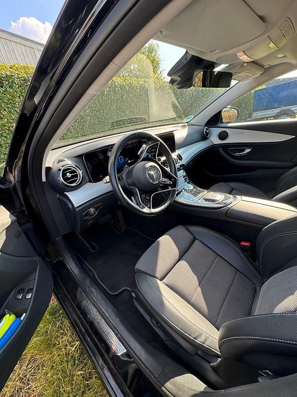 Gebraucht Mercedes E300 Avantgarde 320 PS (235 kW) 2021 Schwarz Kombi