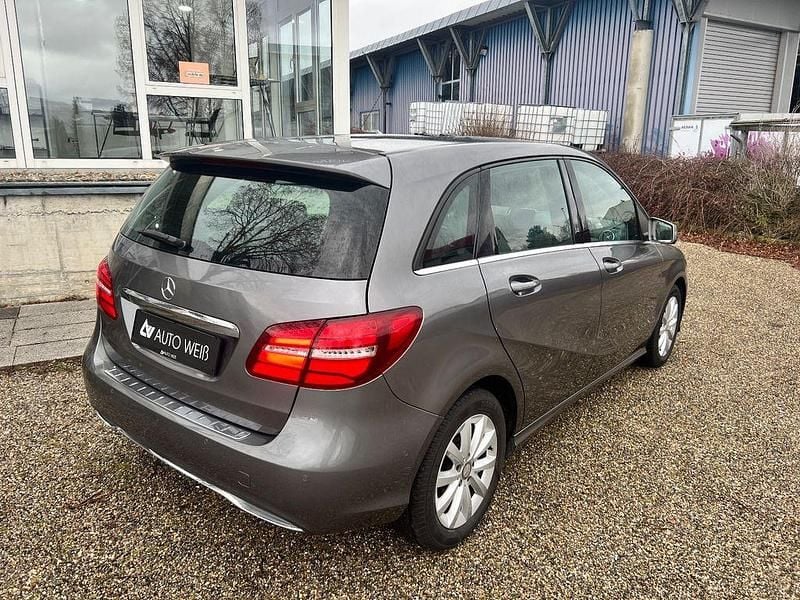 Gebraucht Mercedes B180 109 PS (80 kW) 2016 Grau Van / Kleinbus