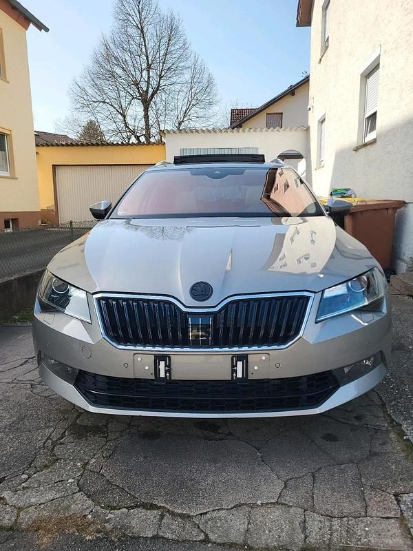 Gebraucht Skoda Superb 280 PS (205 kW) 2016 Gelb Kombi