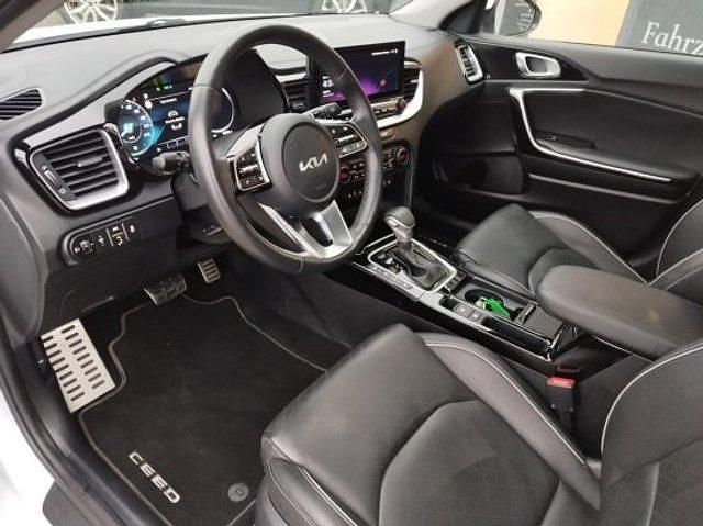 Gebraucht Kia Ceed Platinum Edition 136 PS (100 kW) 2023 Weiß Kleinwagen