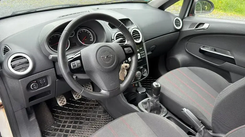 Gebraucht Opel Corsa Edition 87 PS (63 kW) 2010 Weiß Kleinwagen