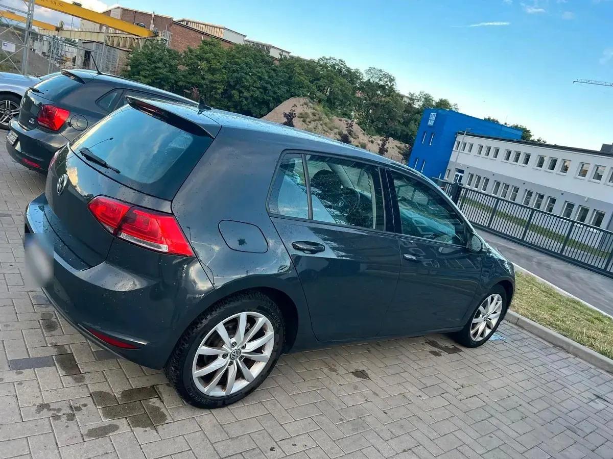 Gebraucht VW Golf VII 105 PS (77 kW) 2013 Andere farben Limousine