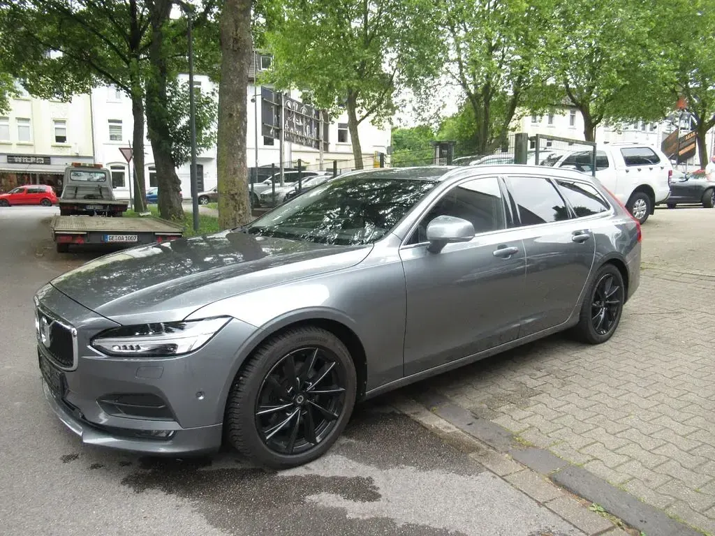 Gebraucht Volvo V90 Momentum 190 PS (139 kW) 2017 Grau Kombi