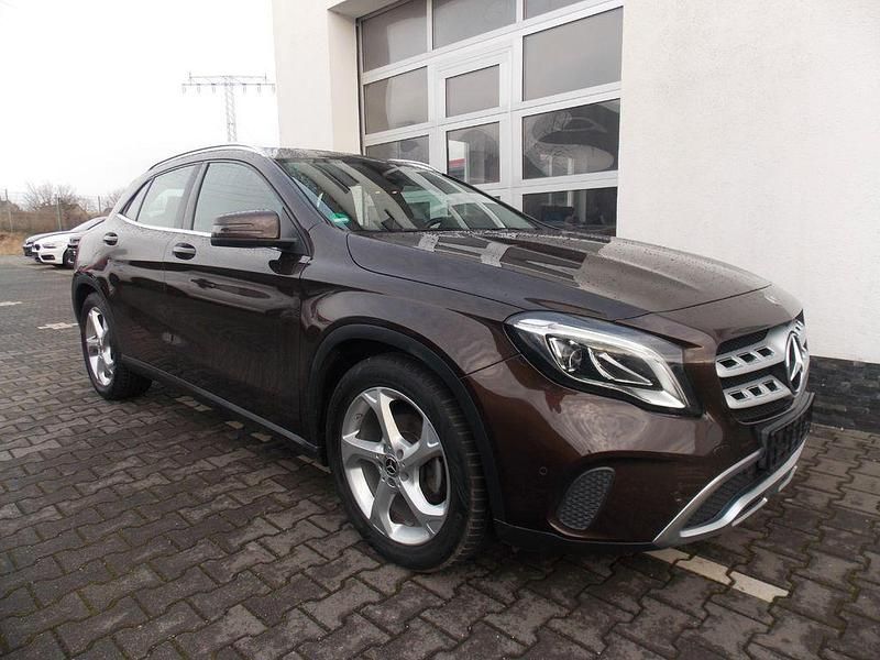 Gebraucht Mercedes GLA180 Business 122 PS (89 kW) 2018 Braun SUV