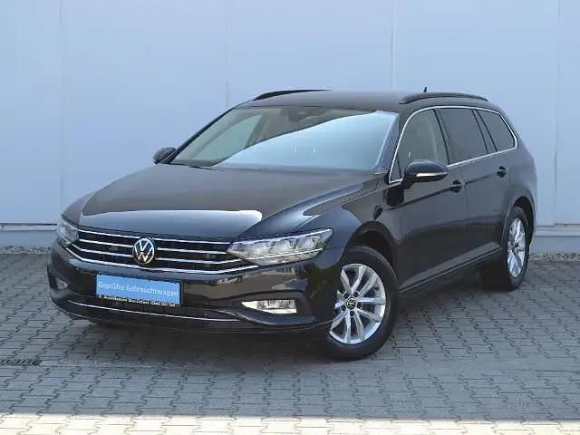 Gebraucht VW Passat Business 122 PS (89 kW) 2021 Schwarz (deep black perleffekt) Kombi