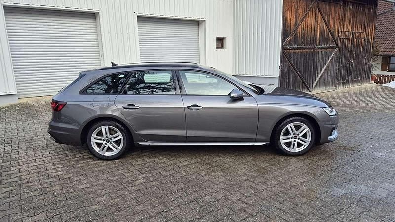 Gebraucht Audi A4 Advanced 163 PS (119 kW) 2022 Grau Kombi