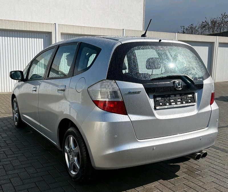 Gebraucht Honda Jazz 100 PS (73 kW) 2010 Silber Kleinwagen