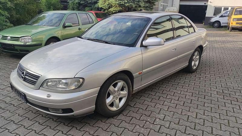 Gebraucht Opel Omega Elegance 170 PS (125 kW) 2000 Starsilber Limousine