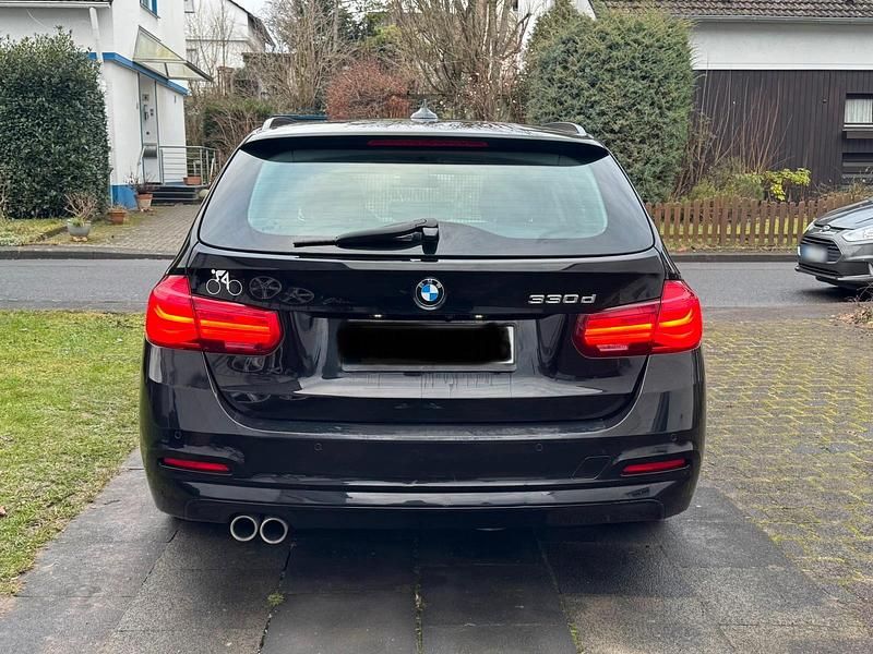 Gebraucht BMW 330 258 PS (189 kW) 2015 Schwarz Kombi