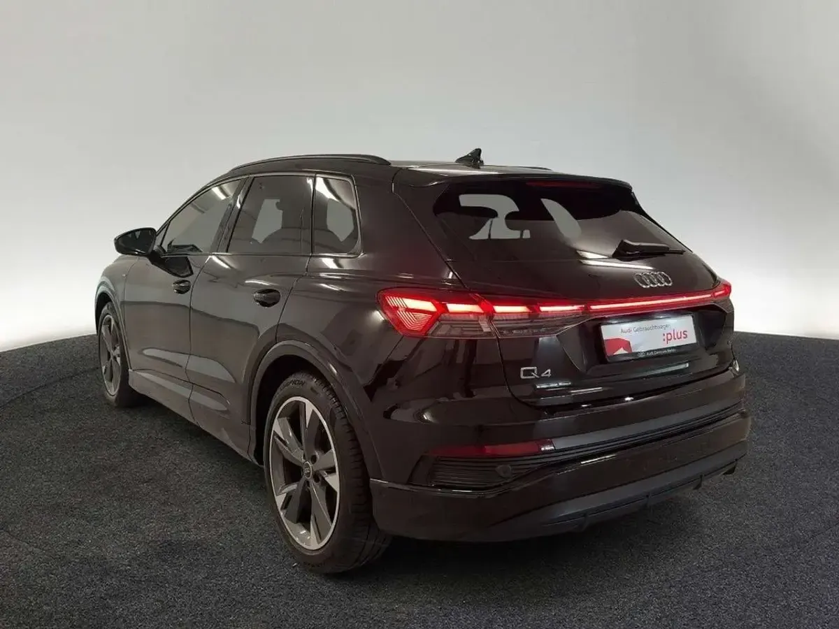 Gebraucht Audi Q4 e-tron Ambiente 219 kW (299 PS) 2023 Mythosschwarz metallic SUV
