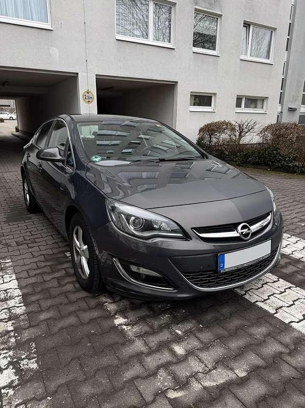 Gebraucht Opel Astra Innovation 131 PS (96 kW) 2013 Grau Limousine