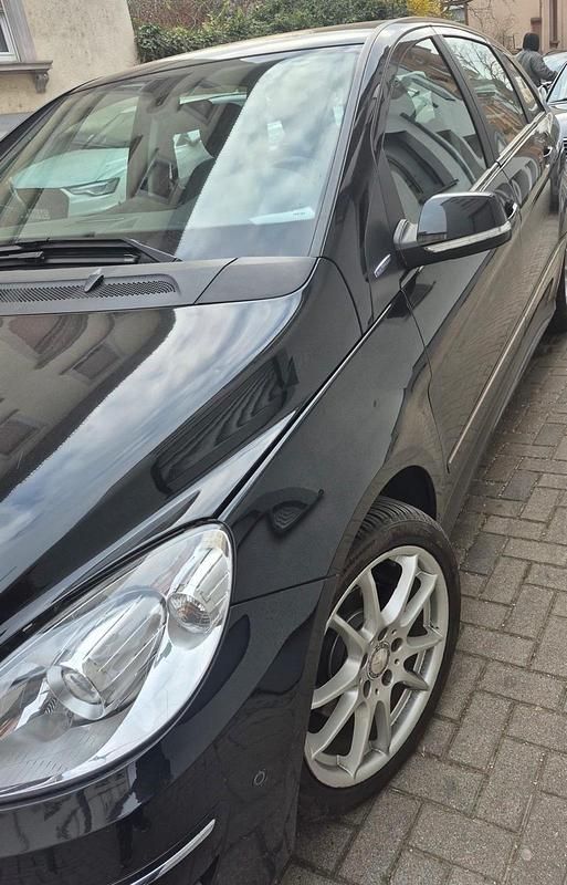 Gebraucht Mercedes B180 116 PS (85 kW) 2011 Schwarz Van / Kleinbus