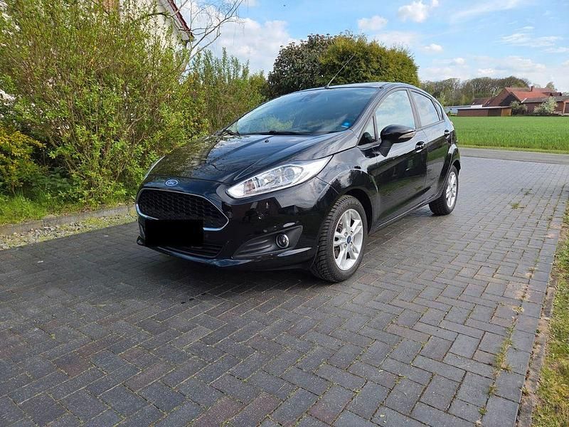 Gebraucht Ford Fiesta Celebration 101 PS (74 kW) 2017 Schwarz Limousine