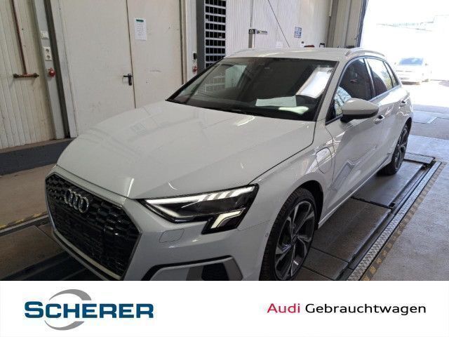 Gletscherweiß metallic (metallic) Gebraucht 2021 Audi A3 Sportback e-tron Ambiente Limousine | 23.800 € (Fairer Preis) - Bild 1/4