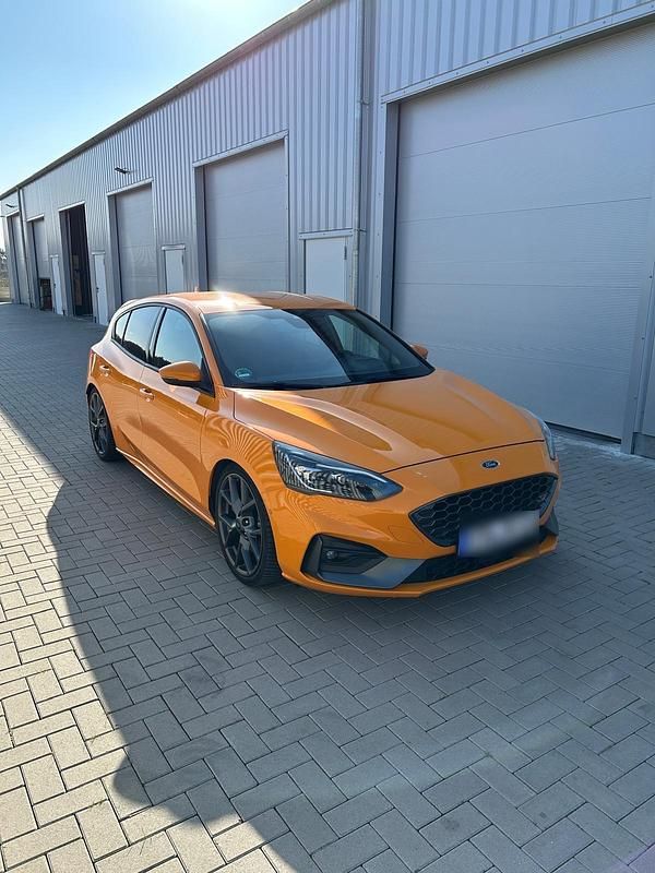Gebraucht Ford Focus Performance Edition 280 PS (205 kW) 2020 Orange Limousine