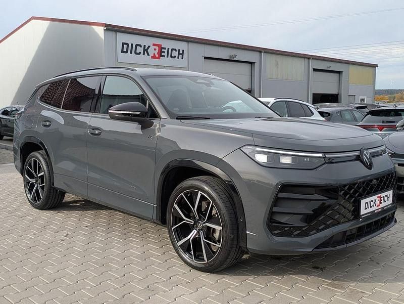 Delfingrau metallic Gebraucht 2025 VW Tayron R-line SUV | 49.980 € (Guter Preis) - Bild 1/4