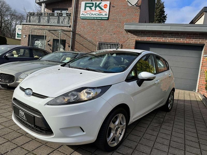 Weiß Gebraucht 2009 Ford Fiesta Trend Kleinwagen | 3.750 € (Fairer Preis) - Bild 1/4