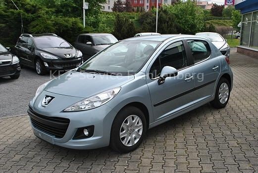 Gebraucht Peugeot 207 73 PS (53 kW) 2010 Silber metallic Kleinwagen