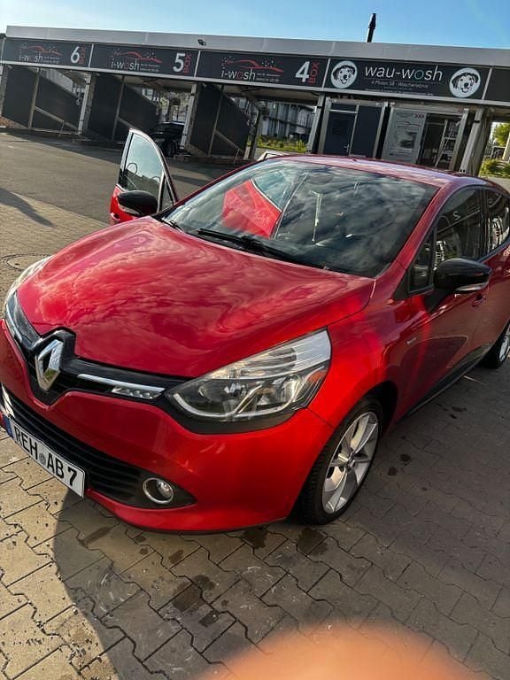 Rot Gebraucht 2015 Renault Clio IV LIMITED Kleinwagen | 4.599 € (Guter Preis) - Bild 1/4