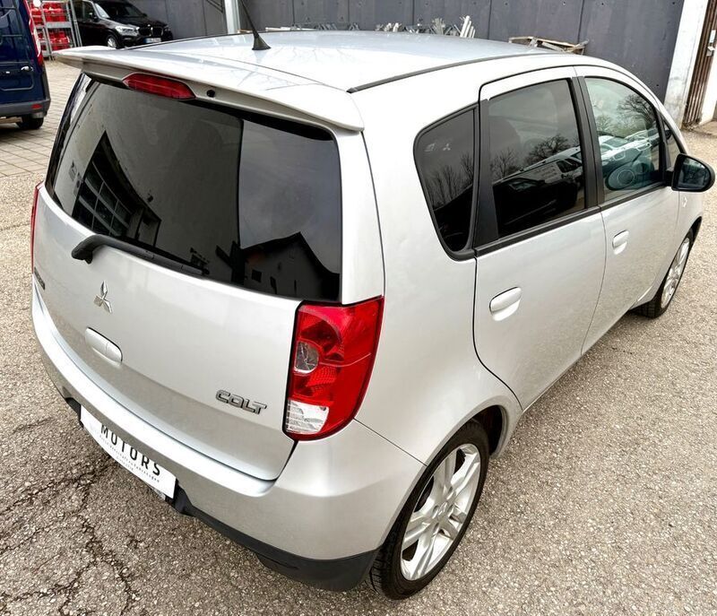 Gebraucht Mitsubishi Colt 95 PS (69 kW) 2009 Silber Kleinwagen
