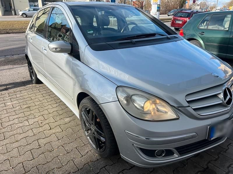Gebraucht Mercedes B180 109 PS (80 kW) 2007 Silber Van / Kleinbus