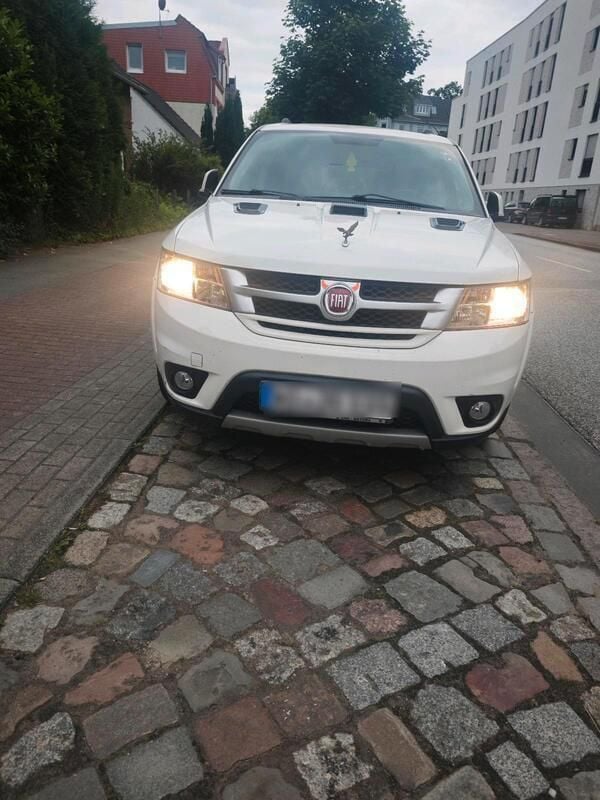 Weiß Gebraucht 2015 Fiat Freemont SUV | 14.500 € (Etwas zu teuer) - Bild 1/4
